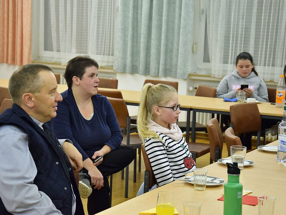 Gemeinde dankt den Sternsingern mit einem Pizzabacken 